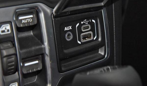 多媒體/充電接口是什么，接口對應(yīng)端口一致（常用型功能）