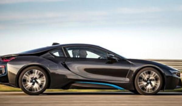 寶馬i8敞篷多少錢，195.8萬元讓消費(fèi)者可望不可及（豪氣）