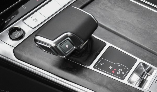 奧迪a6l有手動(dòng)擋嗎 沒有手動(dòng)擋車型(采用7擋濕式雙離合)