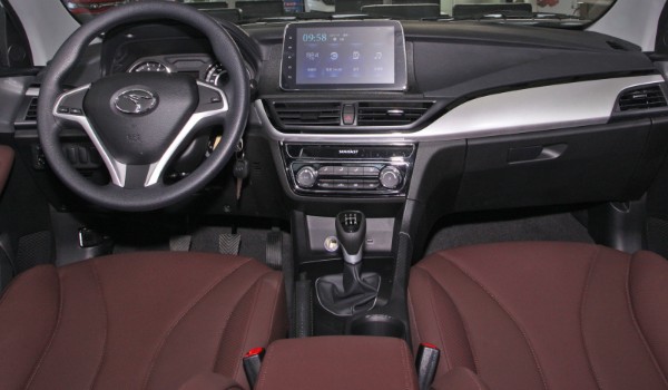 東南a5翼舞配置參數(shù) 車身長達(dá)4.5米(前后獨(dú)立懸架結(jié)構(gòu))