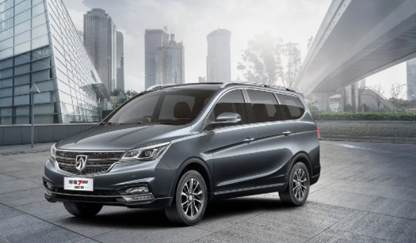 寶駿730尺寸長(zhǎng)寬高多少  身長(zhǎng)度4.7米（后備箱常規(guī)容積235L）