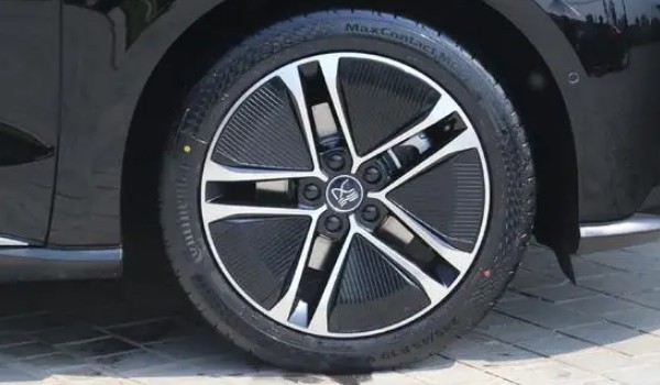 比亞迪漢輪胎型號是多少 輪胎型號為245/45 r19