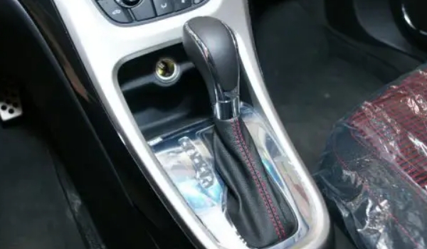 別克英朗是用的什么變速箱 搭載6擋手自一體變速箱