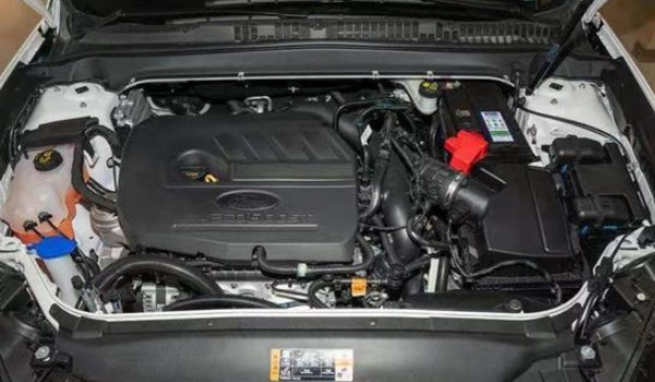 福特蒙迪歐發(fā)動(dòng)機(jī)怎么樣 動(dòng)力十分強(qiáng)勁(搭載2.0T四缸發(fā)動(dòng)機(jī))