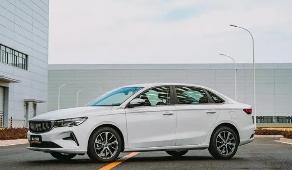 吉利帝豪油耗多少真實油耗 百公里油耗實測7.7L