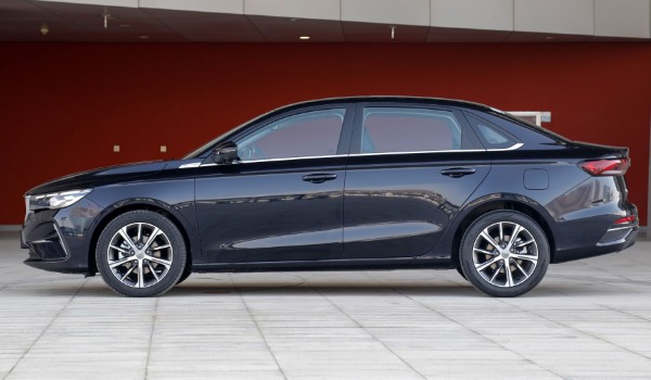 吉利帝豪油耗多少真實油耗 百公里油耗實測7.7L