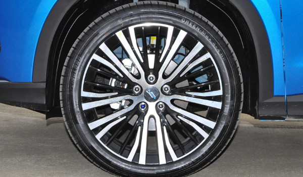 長(zhǎng)安歐尚x5輪轂尺寸多少 歐尚x5輪轂尺寸為18英寸