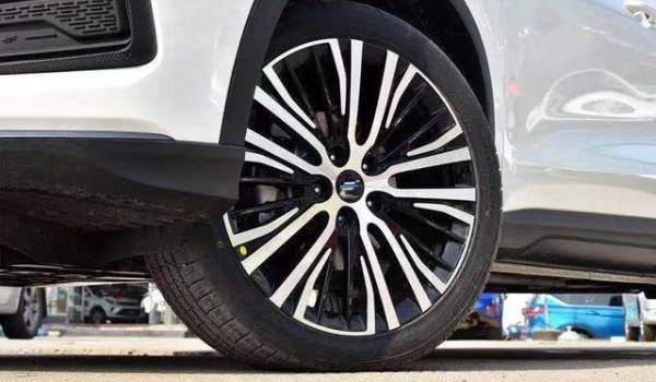 長(zhǎng)安歐尚x5輪轂尺寸多少 歐尚x5輪轂尺寸為18英寸