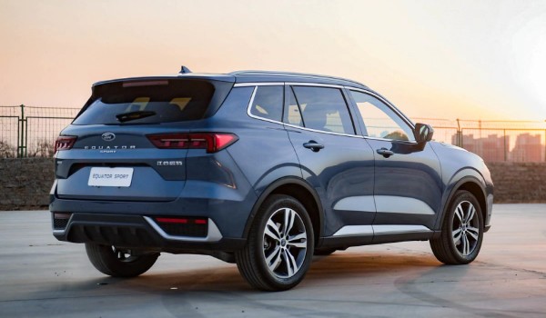 福特領(lǐng)睿哪個(gè)顏色好看 珍珠白耐看(緋砂紅辨識度高)