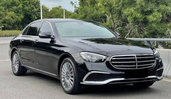 奔馳e級(jí)分期首付多少 分期首付13萬(分期落地價(jià)51萬)