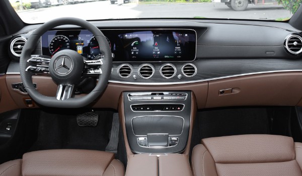 奔馳e級(jí)分期首付多少 分期首付13萬(分期落地價(jià)51萬)