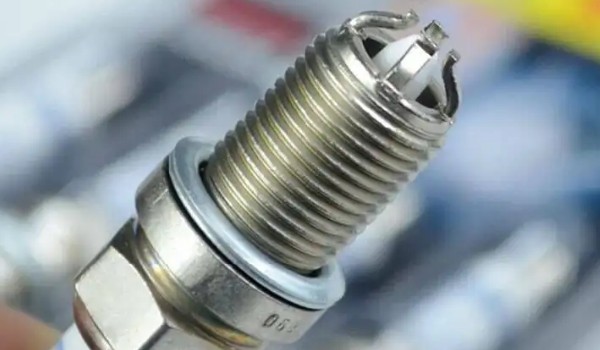 昂科威有幾個(gè)火花塞 一共有四個(gè)火花塞(使用壽命長(zhǎng)達(dá)4萬(wàn)公里)