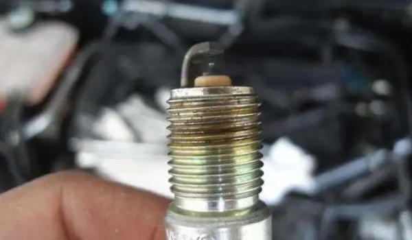 昂科威有幾個(gè)火花塞 一共有四個(gè)火花塞(使用壽命長(zhǎng)達(dá)4萬(wàn)公里)