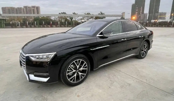 比亞迪漢和比亞迪e9哪個好，比亞迪漢配置更豪華（同價位下）