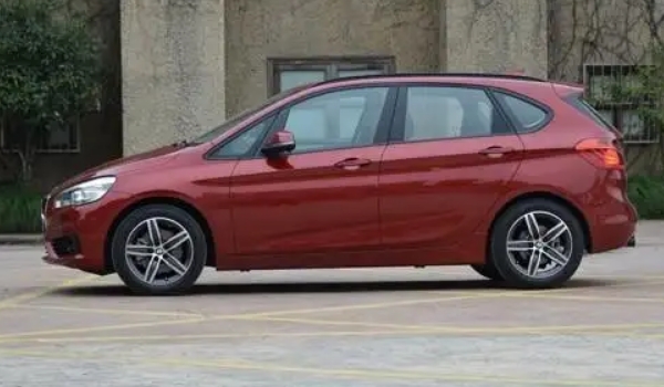 寶馬218i旅行車二手車價格，市場成交價12萬起