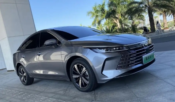 比亞迪驅(qū)逐艦05價(jià)格參數(shù)，最新款售價(jià)11萬(wàn)（發(fā)動(dòng)機(jī)最大功率110馬力）