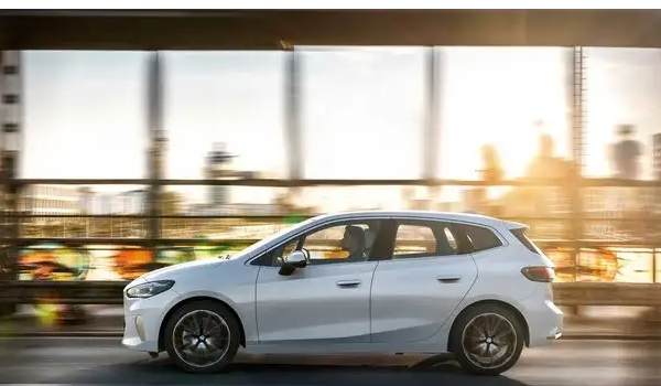 進(jìn)口寶馬2系多功能旅行車(chē)怎么樣，兩廂車(chē)空間寬敞舒適