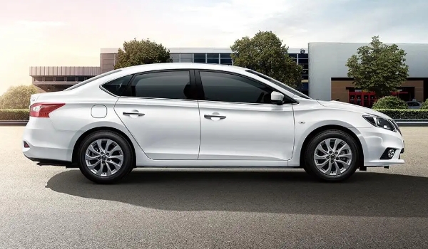 經(jīng)典軒逸有幾款車型，現(xiàn)僅有3款車型在售（落地最低9萬(wàn)）