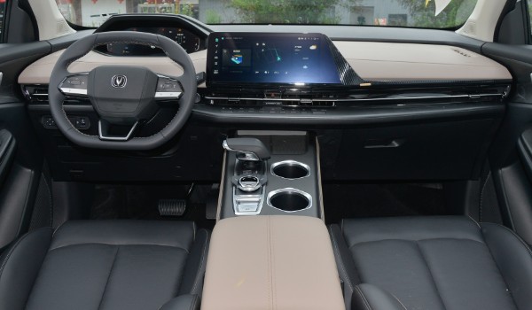 長安cs55plus怎么樣值得買嗎 車身長達(dá)4.5米(前后均為獨(dú)立懸架結(jié)構(gòu))