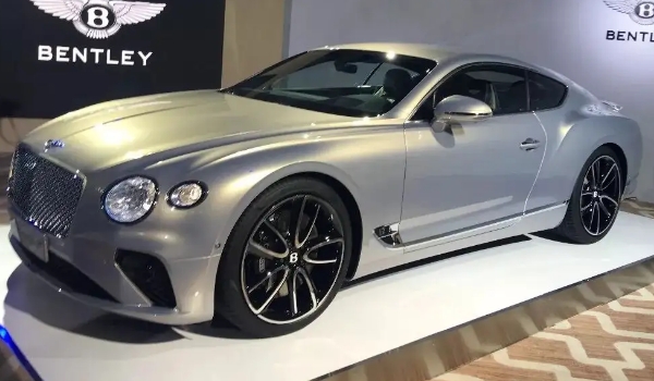 開賓利歐陸的都什么人，富豪很少親自上手開（有網(wǎng)紅和司機(jī)兩類）