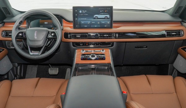 林肯飛行家參數(shù)及配置如何 車身長達(dá)5米(搭載3.0T六缸發(fā)動(dòng)機(jī))