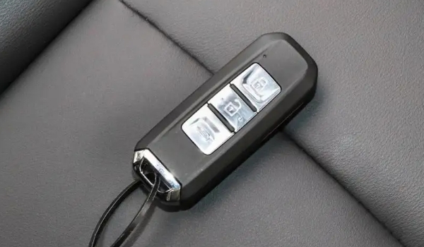 寶駿510鑰匙沒電了怎么打火啟動，將鑰匙貼在一鍵啟動按鈕上最快捷