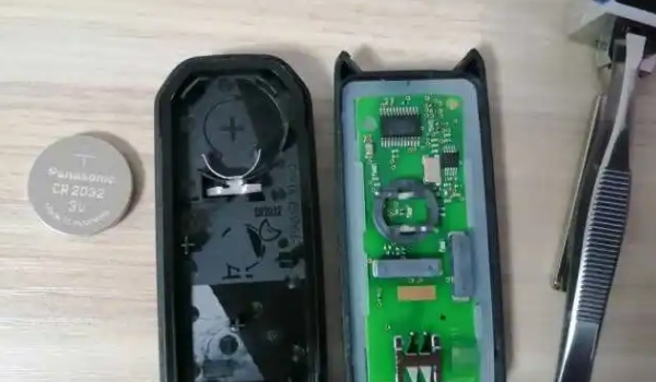 寶駿510鑰匙沒電了怎么打火啟動，將鑰匙貼在一鍵啟動按鈕上最快捷