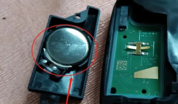 寶駿510鑰匙沒電了怎么打火啟動，將鑰匙貼在一鍵啟動按鈕上最快捷