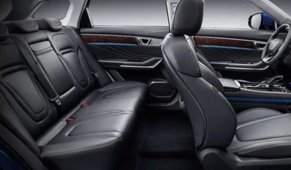 奔騰t99怎么樣值得購買嗎，同價位2.0T動力看誰都是弟弟（實測空間充裕）