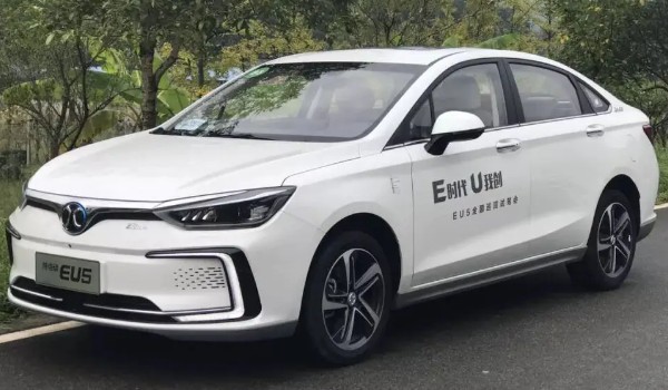 北汽eu5新能源汽車價(jià)格 北汽eu5僅售13萬(wàn)一臺(tái)(二手價(jià)7萬(wàn))
