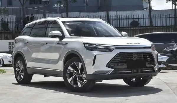 北京x7和哈弗h6哪個好，北京x7動力參數(shù)略高（哈弗h6配置堪稱豪華）