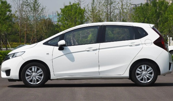 本田飛度2022款圖片及報(bào)價(jià) 飛度售價(jià)8萬一臺(tái)(二手價(jià)5萬元)