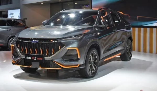 長(zhǎng)安歐尚x5價(jià)格2021款落地價(jià)，在售2021款報(bào)價(jià)6萬(wàn)起（全款落地最低8萬(wàn)）