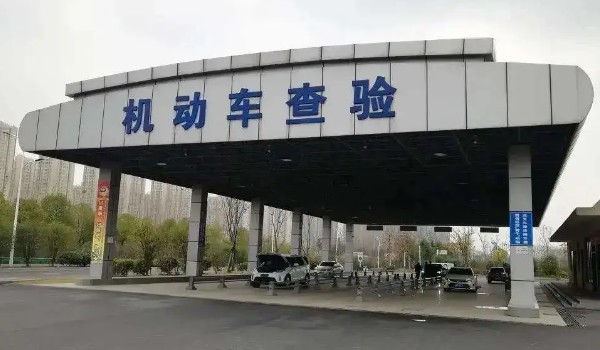 審車要多少錢費(fèi)用2022 年檢費(fèi)用300元(15年以上6個(gè)月年檢一次)