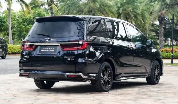本田奧德賽2022款圖片報(bào)價(jià) 新車(chē)售價(jià)22萬(wàn)一臺(tái)(二手價(jià)12萬(wàn))