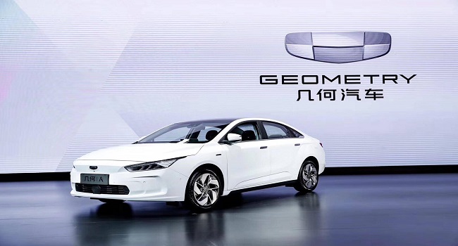 吉利電動汽車5萬左右，續(xù)航322km充電半小時