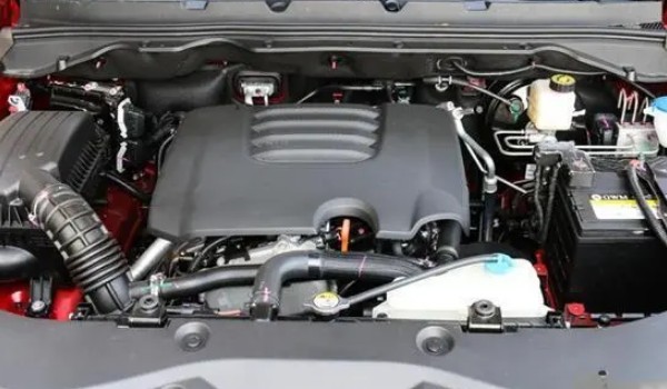 四驅(qū)柴油皮卡哪個(gè)好 炮售價(jià)10萬(wàn)一臺(tái)(車(chē)身長(zhǎng)達(dá)5.4米)