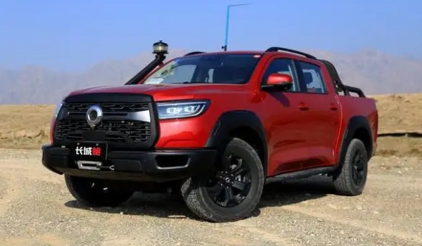 四驅(qū)柴油皮卡哪個(gè)好 炮售價(jià)10萬(wàn)一臺(tái)(車(chē)身長(zhǎng)達(dá)5.4米)