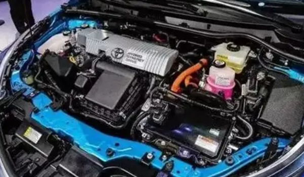 增程式混動(dòng)和插電式混動(dòng)的區(qū)別，主要區(qū)別是動(dòng)力的驅(qū)動(dòng)方式