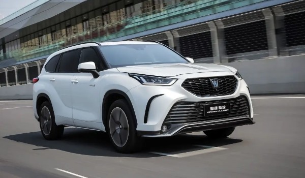 豐田皇冠陸放的油耗是多少 百公里油耗實(shí)測(cè)6L(一公里5毛錢(qián))