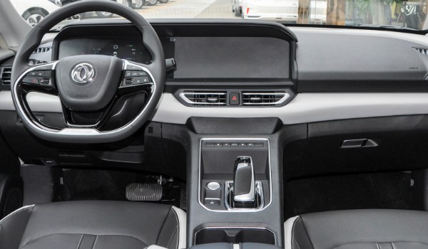 東風(fēng)e70電動(dòng)汽車(chē)報(bào)價(jià) 新車(chē)售價(jià)13萬(wàn)元一輛(分期首付4萬(wàn))