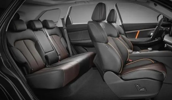 長安歐尚x7plus2022款自動擋，藍鯨版報價9萬起（搭載1.5T+7DCT動力）