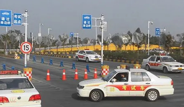 科二考試流程細節(jié)和要求，流程共六項（內(nèi)附項目扣分表）