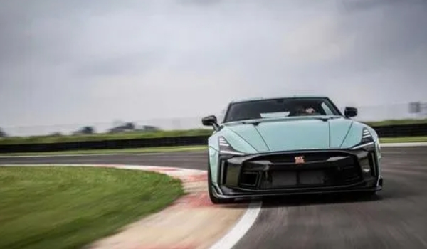 gtr是什么車，日產(chǎn)公司推出的一款跑車