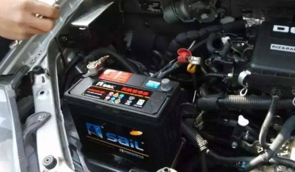 汽車蓄電池幾年換一次，新車保質(zhì)期三年或10萬(wàn)多公里