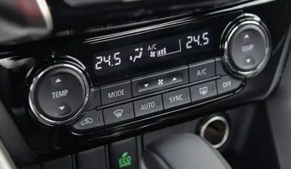 sync空調(diào)上是什么意思 雙溫區(qū)自動空調(diào)(控制兩側(cè)不同溫度)