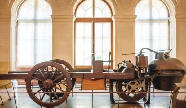 汽車的演變過程簡圖，歷經(jīng)三個時代