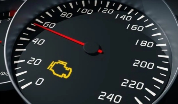 發(fā)動(dòng)機(jī)故障燈亮了還能開(kāi)嗎，能開(kāi)但是最好不要開(kāi)