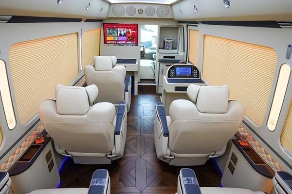 豐田考斯特9座商務(wù)車多少錢，市場(chǎng)報(bào)價(jià)90萬起（裸車最高優(yōu)惠12萬）