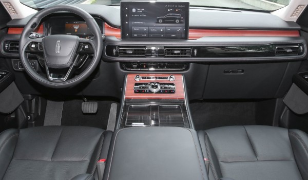 林肯飛行家口碑怎么樣 車(chē)身長(zhǎng)達(dá)5米(搭載3.0T發(fā)動(dòng)機(jī))